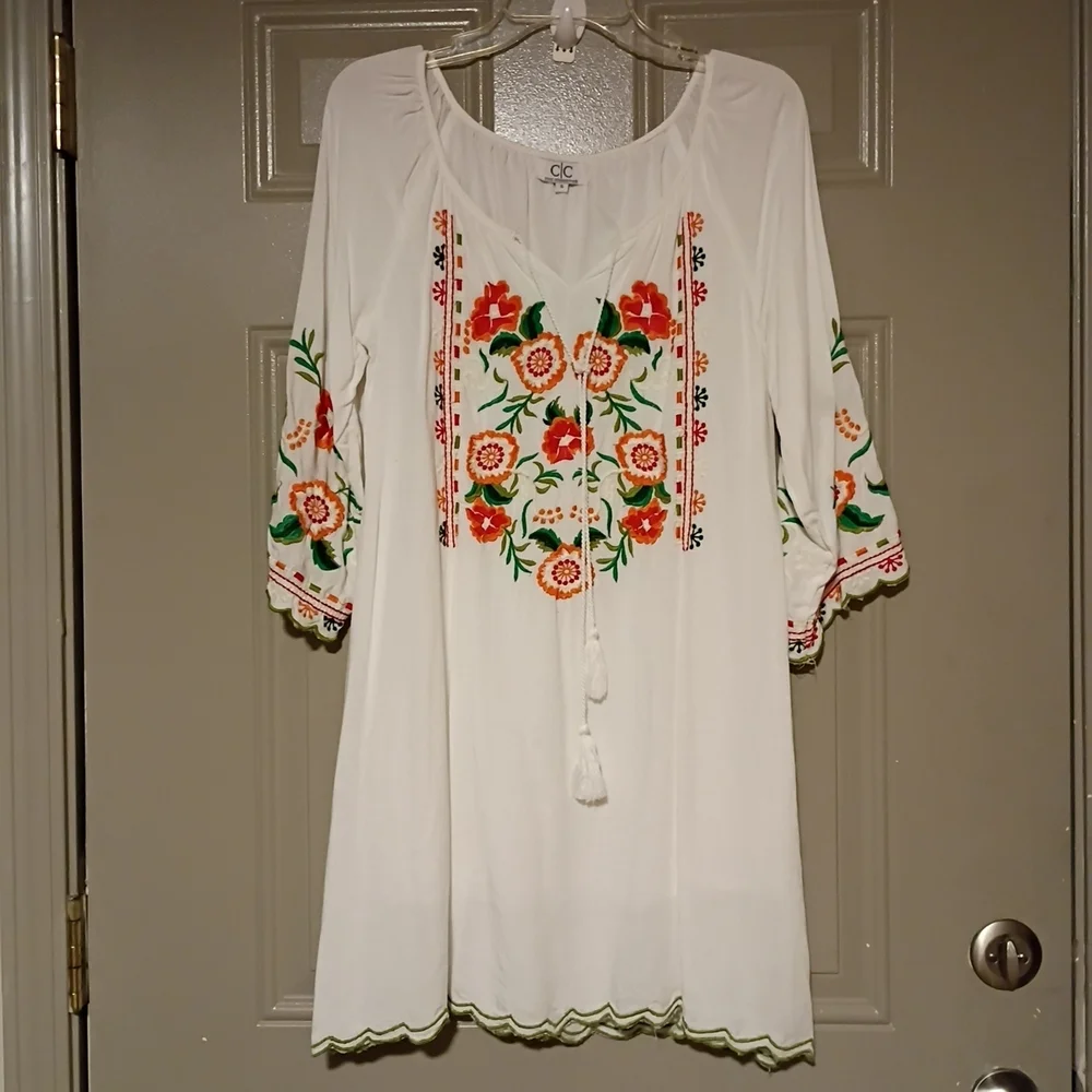 C&C Chic Conection White Dress with Red and Orange Floral Embroidery - Picture 1 of 9